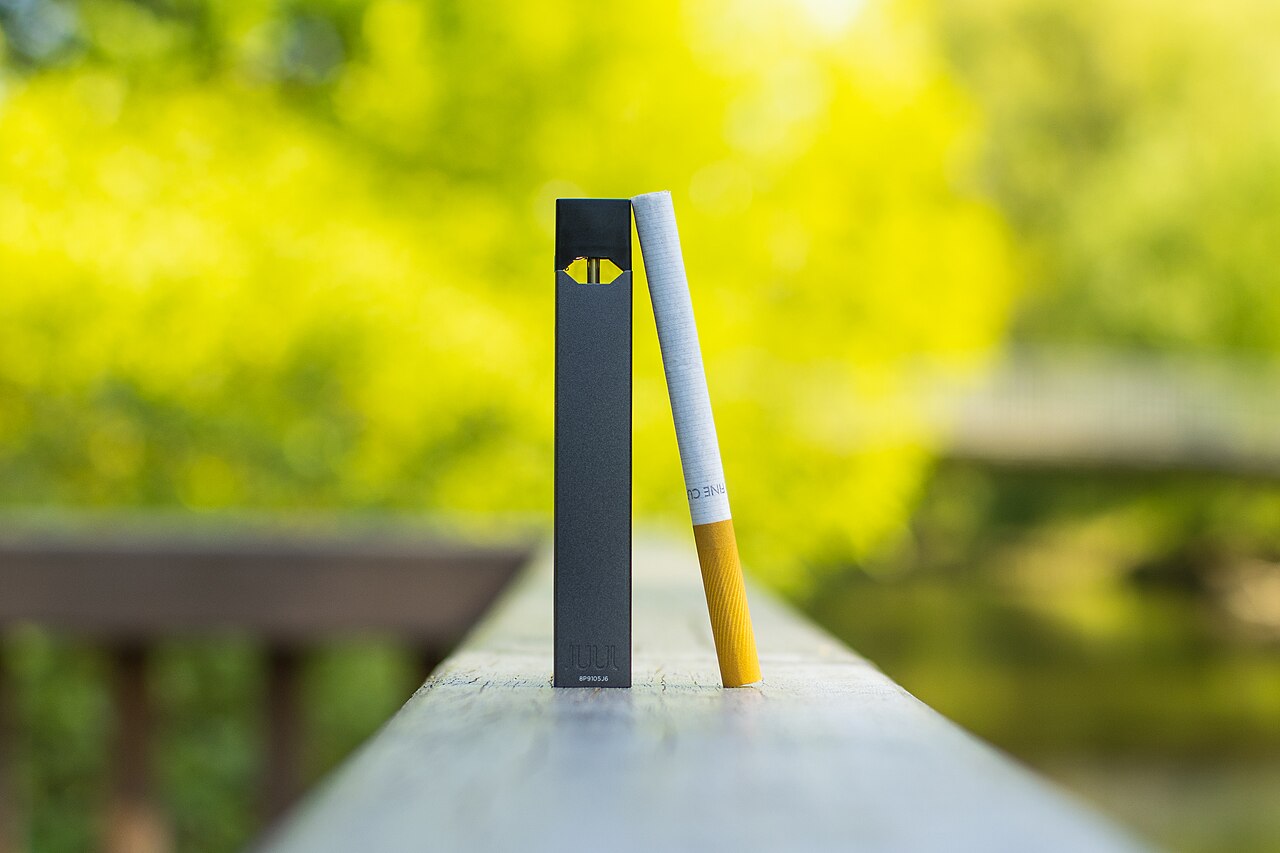 電子煙裝置與霧化芯